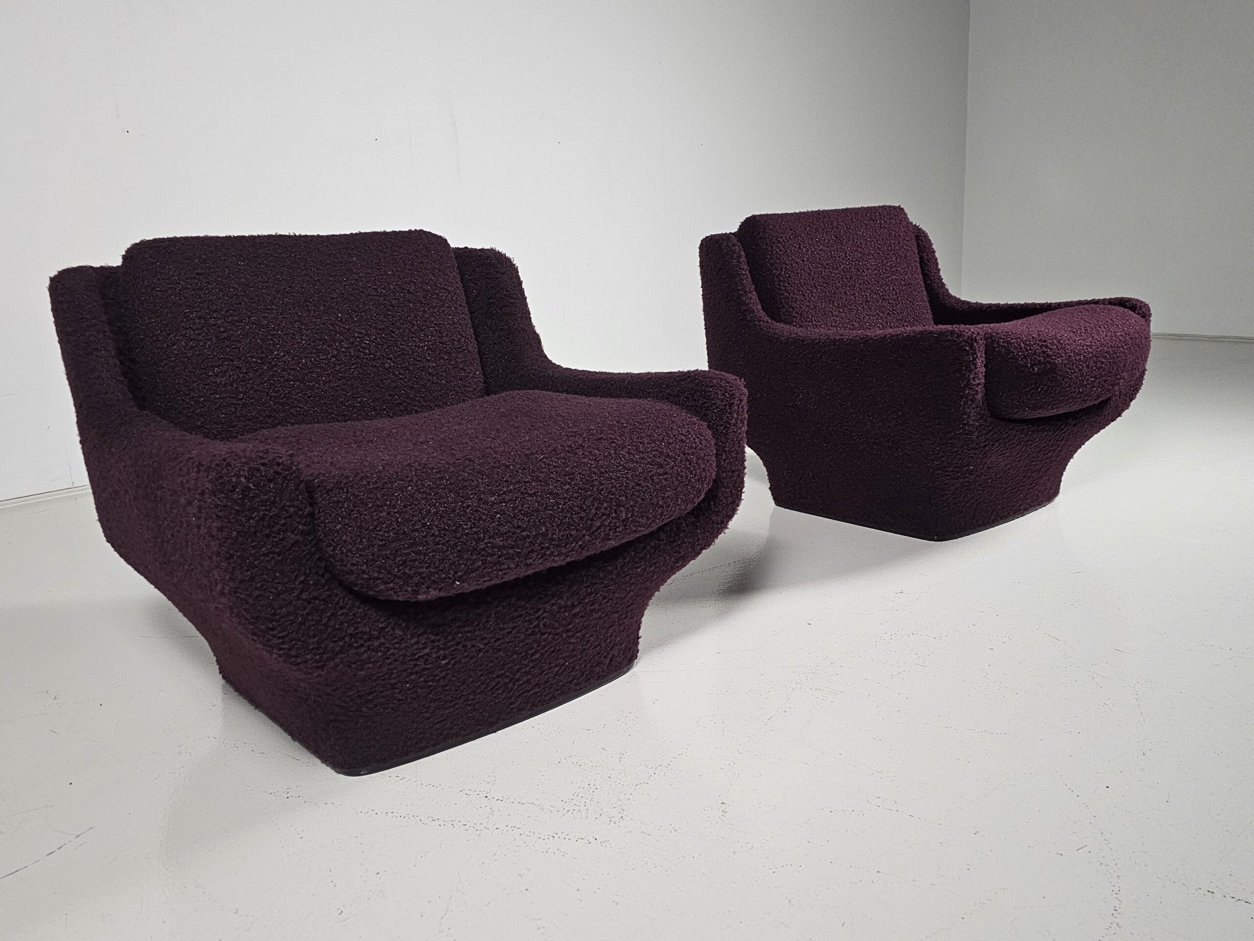 Lounge chairs Airborne International