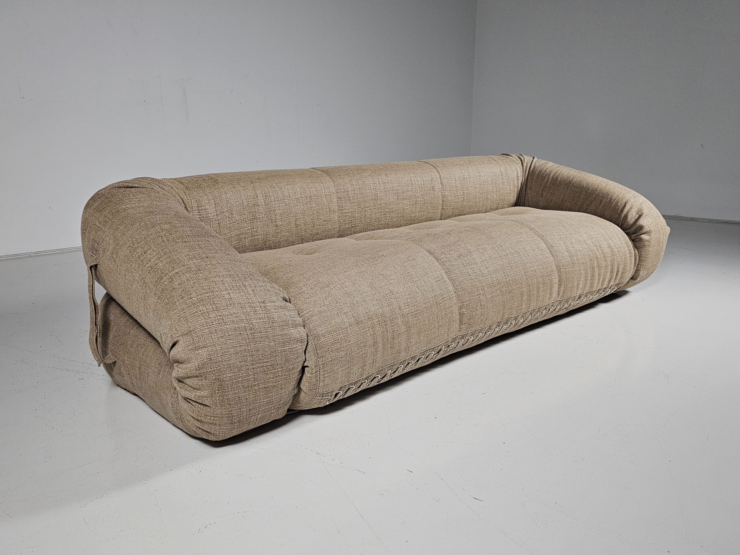 Anfibio sofa, Alessandro Becchi, Giovanetti